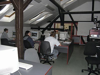 Učebna CADu slouží především k výuce stavařských předmětů, ve kterých studenti pracují s počítačem a využívají při práci vývojový nástroj CAD