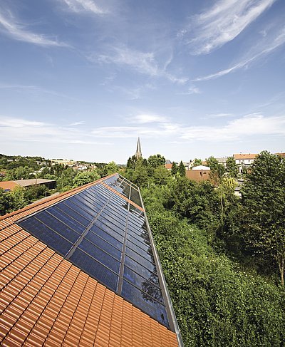Fotovoltaické moduly začleněné do střechy