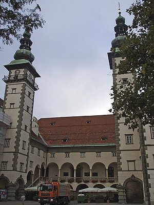 Obr. 8: Klagenfurt. Zemský dům
(Landhaus)