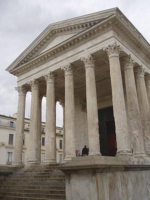 Obr. 2: Nimes, chrám Maison Carré