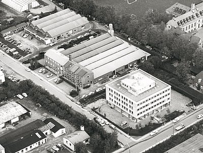 Ústředí mateřské společnosti v S&oslash;borgu severně od Kodaně (1963)
