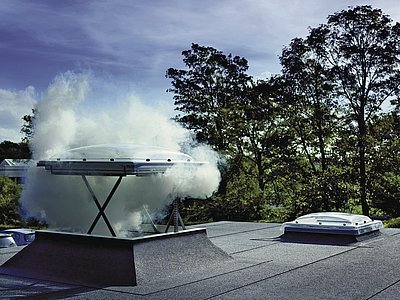 Okno do ploché střechy CSP jako součást
zařízení pro odvod tepla a kouře