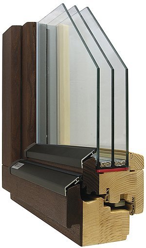 Dřevěné okno SOLID COMFORT SC92
Thermowood jasan. Tepelná a vlhkostní
úprava dřeva kromě zlepšení fyzikálních
a mechanických vlastností také snižuje
nároky na údržbu