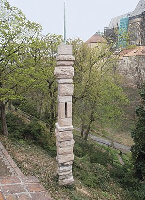Obr. 8: Pomník obětem v Jelením příkopu
