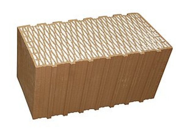 Broušený cihelný blok s vyplněnými
dutinami dosahuje o 40 % lepší tepelný odpor než dutý cihelný blok