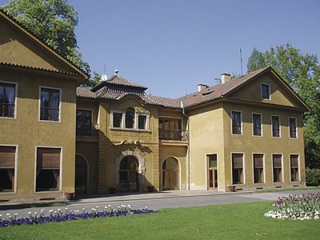 Obr. 9. Dům prezidenta republiky v Královské zahradě Pražského hradu