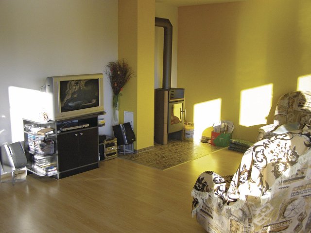 V obývacím pokoji je laminátová plovoucí podlaha, proto zde byly voleny topné fólie ECOFILM