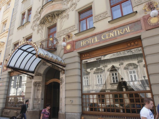 Obr. 1: Hotel Central v Hybernské ulici