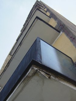 Rekonstrukce Ostrava - poškozený balkón před opravou