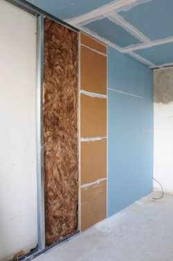 Detail skladby složení stěny v učebnách konzervatoře