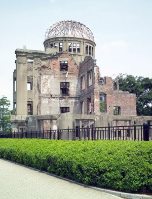 Bývalý výstavní palác obchodní a průmyslové komory v Hirošimě od Jana Letzela. Dnes Atomový dóm a válečná památka UNESCO. Foto: Frank Gualtieri.