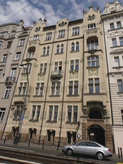Obr. 9: Obytný dům na Masarykově
nábřeží v Praze 2