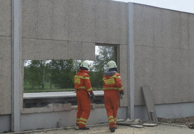 PHS VELOX jsou v případě nutnosti, např. při havárii na železnici, snadno proniknutelné, za pomocí sekyry za 2 min. 33 sek. a motorovou řetězovou pilou za 1 min. 25 sek.