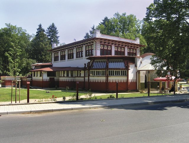 Lázeňský dům Dvorana v lázních Mšené v obci Mšené-lázně (foto: Packa)