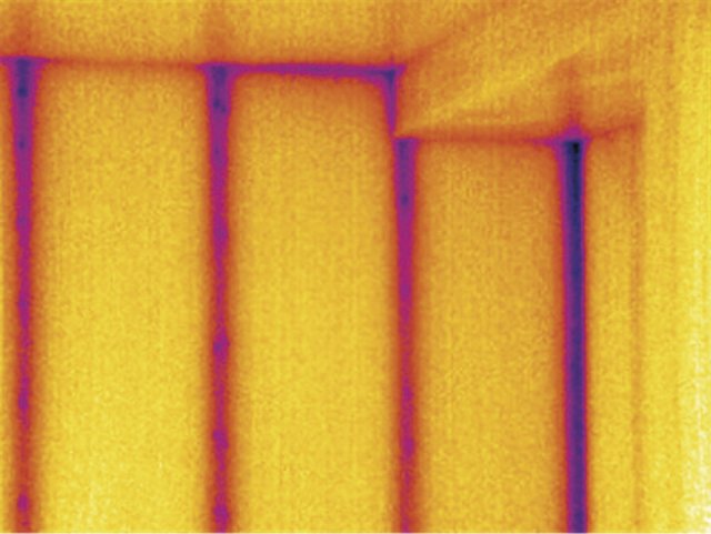 Termokamera snadno nalezne kovový skelet i v pasivním domě
