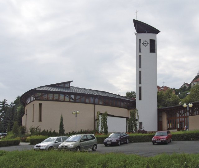 Obr. 7: Kostel sv. Rodiny v Luhačovicích