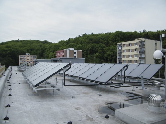 Obr. 6: Solární kolektory na bytovém domě