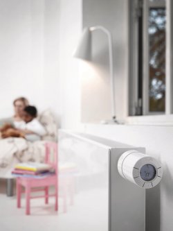 Funkce detekce otevřeného okna dokáže termostatické hlavice až na 30 minut uzavřít