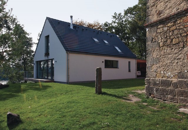 Rodinný dům nad rybníkem v Zahrádkách u České Lípy