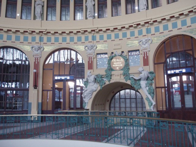 Obr. 4: Rekonstruovaná hlavní hala nádraží