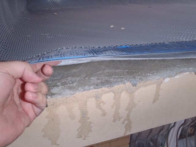 Detail opraveného hydroizolačního souvrství &ndash; vyspravený podklad maltou MONOCRETE PPE TH, geotextilie a membrána PROOFEX ENGAGE