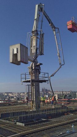 Betonářská věž v nejvyšším patře Quadria