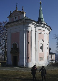 Obr. 3: Kaple sv. Maří Magdaleny na Skalce u Mníšku pod Brdy