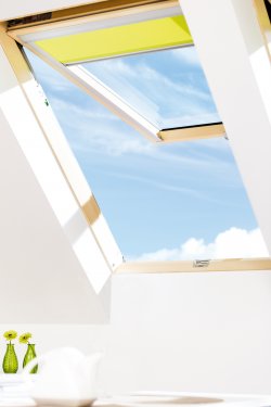 Dřevěné výklopné-kyvné střešní okno FPP-V