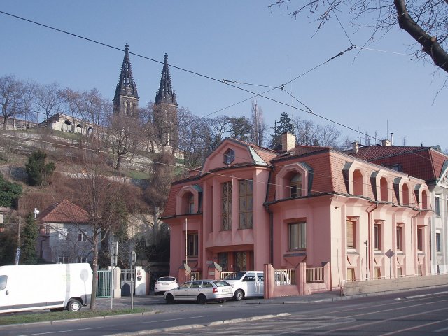 Obr. 3: Část trojvily s pohledem na Vyšehrad