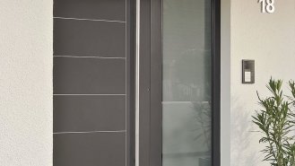 Tepelná izolace hotových dveří a oken odpovídá pasivnímu standardu