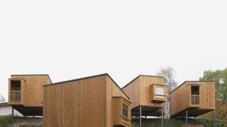 Pohled na západní skupinu chat od jihozápadu