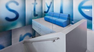 Schodiště, administrativní patro.