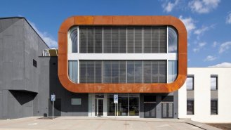 Pohled na vstup - administrativní část