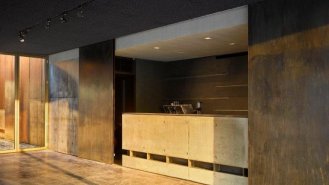 Pohled otevřený interiér baru.