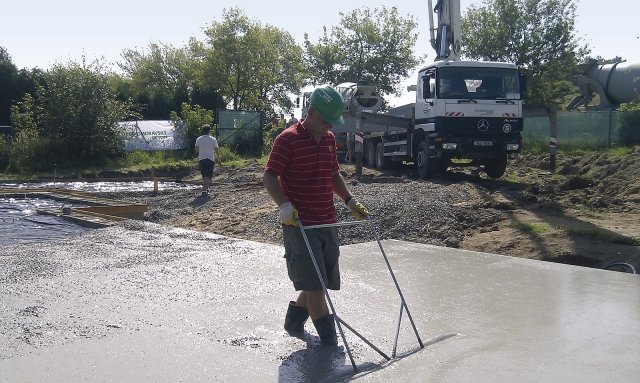 Srovnání základové desky do požadované roviny