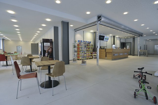 Ve vstupní hale elektrotechnického centra Alternátor s recepcí byla použita pohledová podlaha z CemFlow&reg; Look