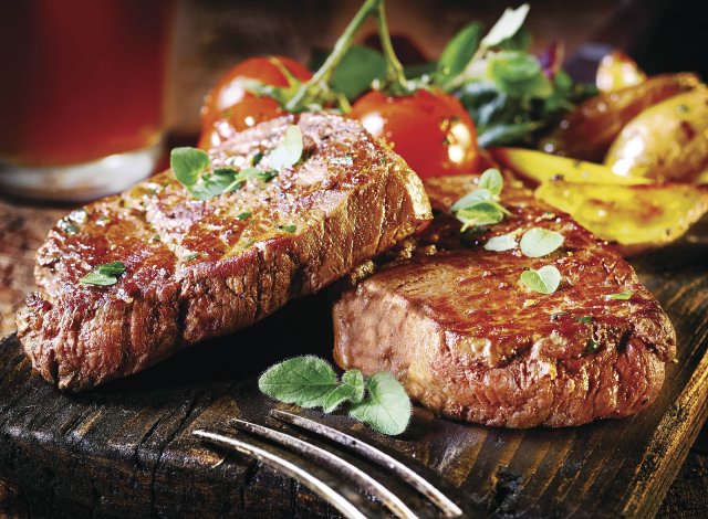 Hovězí grilovaný steak je obtížně stravitelný (autor: stockcreations, Shutterstock)