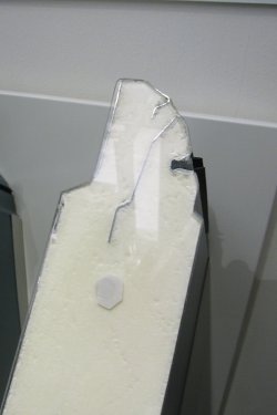 Sekční garážová vrata LPU 67 Thermo o&nbsp;tloušťce panelu 67&nbsp;mm a&nbsp;s&nbsp;přerušením tepelného mostu mají vynikající tepelný prostup &ndash; U&nbsp;=&nbsp;0,31&nbsp;W/(m2K)