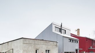 Příklad dřevěného rodinného domu v městské zástavbě &ndash; Dům Babu (archiv Archport)