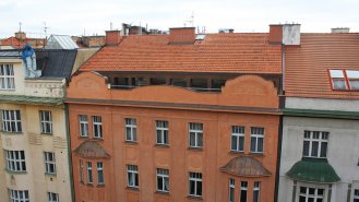 Pohled z protějšího domu