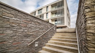 Vstup z ulice Demlova