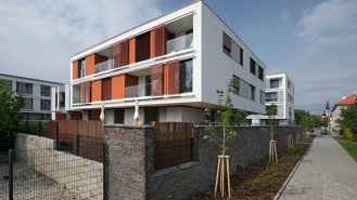 Pohled z ulice Demlova