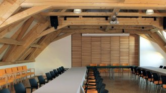 Podkrovní univerzální sál