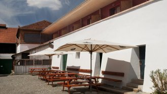 Hotel B se dvorem
