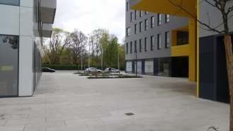 Piazza &ndash; pohled do parku