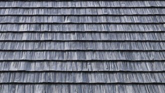 Detail střechy ze štípaných šindelů