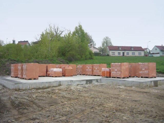 S výstavbou domu začali v Březnu 2013