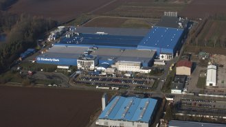 Výrobní závod Kimberly Clark v Jaroměři zahrnuje výrobní, skladovací i administrativní objekty