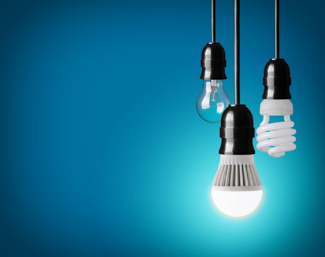 Umělé osvětlení se popisuje mnoha důležitými parametry. Mezi nejzákladnější technologie světelných zdrojů patří: wolframová žárovka, kompaktní úsporná žárovka a v neposlední řadě i nejmodernější LED dioda. Autor: Chones, Shutterstock. 