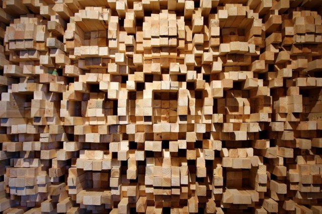 
Tento akustický difuzér tvořený dřevěnými bloky je součástí nahrávacího studia. (Autor: SAPhotog, Shutterstock)